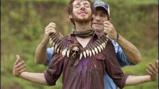 John Cochran being given the immunity necklace at the final 4 of Survivor Caramoan